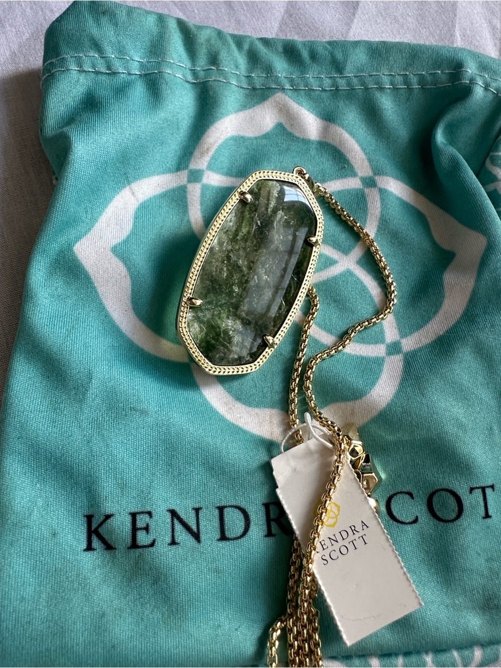 Kendra Scott Elisa Gold Tone Pendant Necklace Green Stone Adjustable Chain